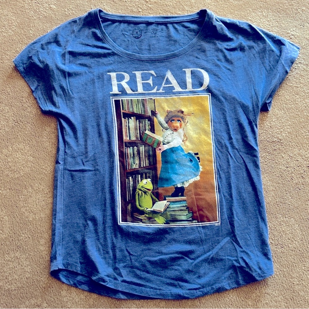 Out of Print “Read” Muppets Miss Piggy and Kermit Tee